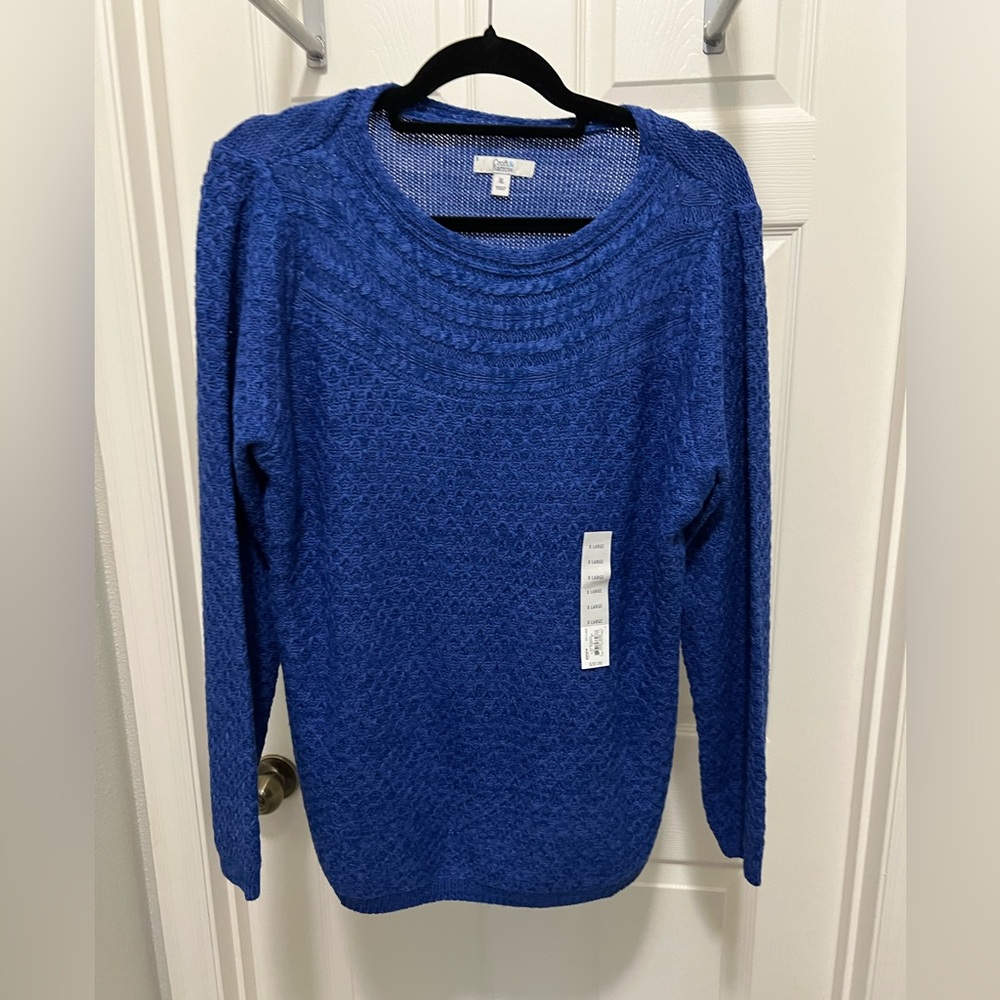 XL blue sweater with collar detail.